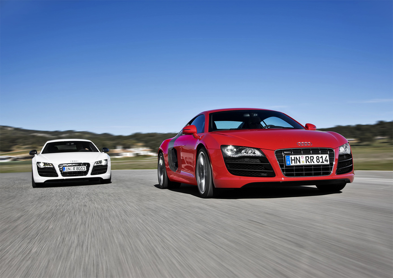 Illustration for article titled 2010 Audi R8 5.2 V10 Proves Ten Sounds Better Than Eight